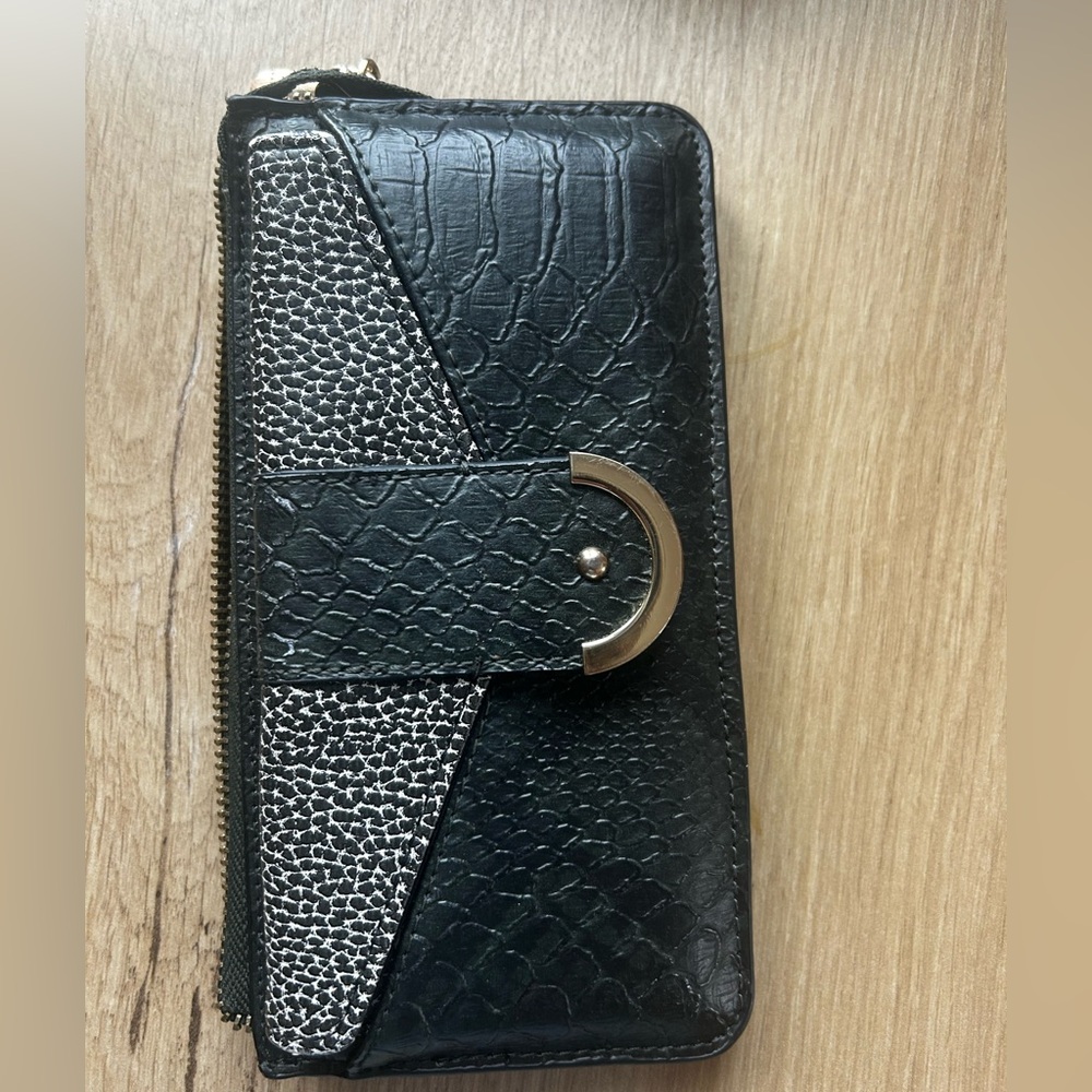 Accessorize Multi-use Green  Textured Wallet
